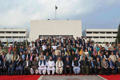 Pakistan’da parlamento feshedildi! 90 gün içinde seçim yapılacak