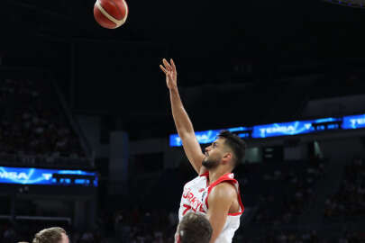 12 Dev Adam galibiyetle başladı!