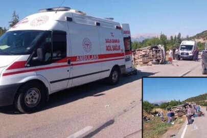 Isparta’da minibüs ile tarım aracı çarpıştı!