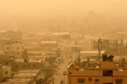 İran'da kum fırtınası! 700'den fazla kişiyi hastanelik oldu