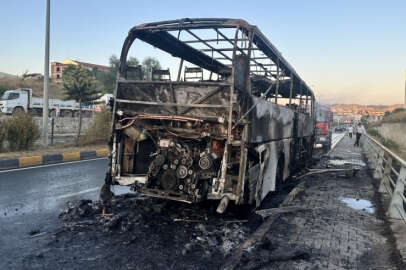 Kastamonu'da seyir halindeki yolcu otobüsü alev alev yandı