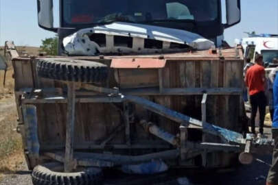 Aksaray'da TIR ile traktör çarpıştı, 1 kişi öldü