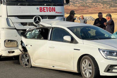 Şırnak'ta hafriyat kamyonu ile otomobil çarpıştı: 1 ölü, 2 yaralı