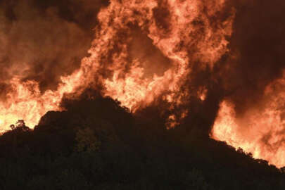 Yunanistan'ta yangın ulusal orman alanına sıçradı!