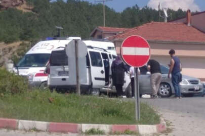 Kayseri'de hafif ticari araç ile otomobil çarpıştı: 7 yaralı