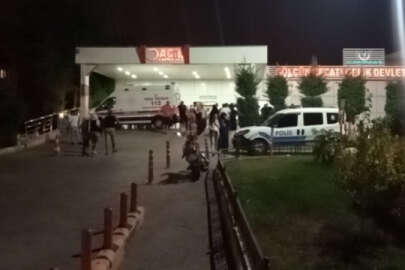 Kocaeli'nde TIR'la çarpışan motosikletteki 2 kişi ağır yaralandı