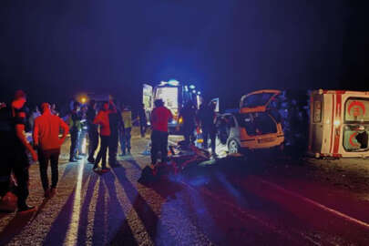 Osmaniye'de ambulans ile otomobil kafa kafaya çarpıştı: 3 ölü, 3 yaralı