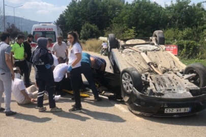 Bursa İnegöl'de 3 kişinin yaralandığı kaza anı kamerada!