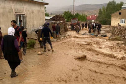 Van’da sağanak etkili oldu: Su baskınları yaşandı!