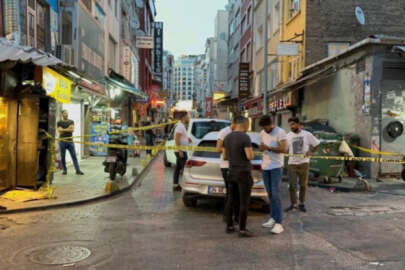 İstanbul Fatih'te yol verme kavgası: 1'i çocuk 3 yaralı
