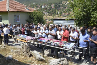 Denizli'deki kazada can veren anne ve çocukları defnedildi!