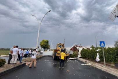 Mersin'de fırtına çıktı: Okulun çatısı uçtu