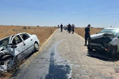 Otomobille kamyonet çarpıştı! Çok sayıda yaralı var