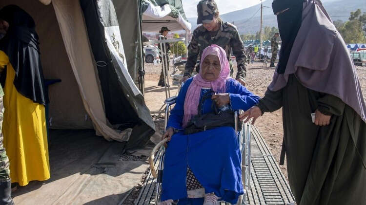 Tam teçhizatlı bir de ameliyathanenin yer aldığı sahra hastanesinin sorumlusu Albay Dr. Yusuf Kamus, yaptığı açıklamada, sahra hastanesinin 2 gün önce kurulduğunu belirtti.