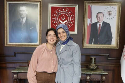 Bakan Göktaş, Kim Milyoner Olmak İster'in kazananı Rabia Birsen'i ağırladı