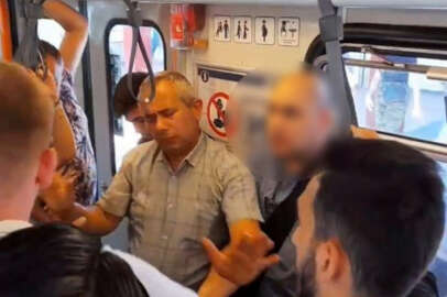 İstanbul'da metroda kadınların fotoğrafını çektiği iddia edilen yolcu darp edildi!