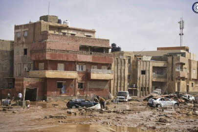 Libya'nın doğusunu vuran sellerde sokaklar ceset doldu