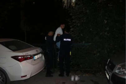 Düşen gözlüğü almaya çalıştı, mahsur kaldı!