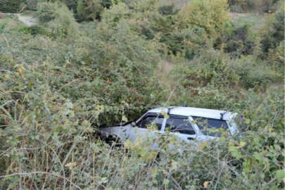 Bursa'da lastiği patlayan otomobil, şarampole uçtu!