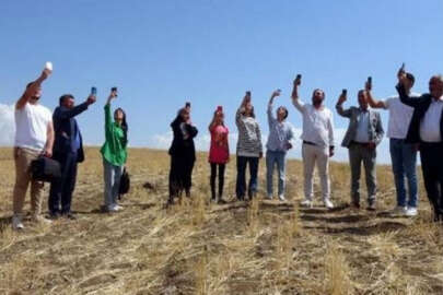 Telefonla konuşmak için dağa çıkıyorlar