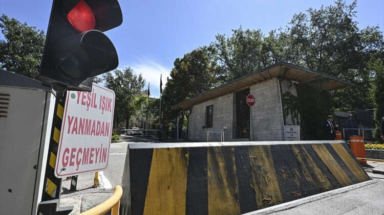 Plaka kaydı olmadan giriş yapılamıyor Plaka tanıma sistemine kayıtlı olmayan araçların TBMM`ye girişi ise yapılmıyor.