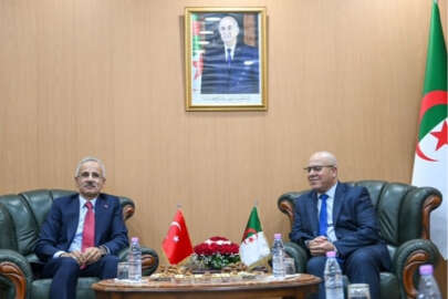 Bakan Abdulkadir Uraloğlu Cezayir'de