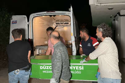 Dehşet evi! Birlikte yaşadığı kadının boğazını kesti