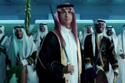 Ronaldo, Arap kıyafetleri giydi