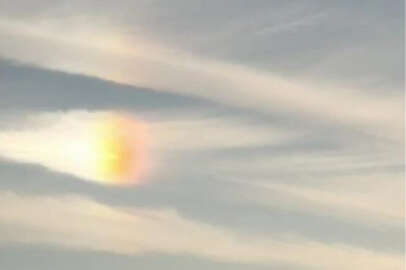 Gökyüzünde şaşkına çeviren ışık hüzmesi