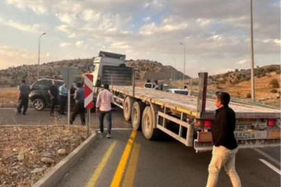 Tır ile otomobilin çarpıştı! 2 kişi yaralandı