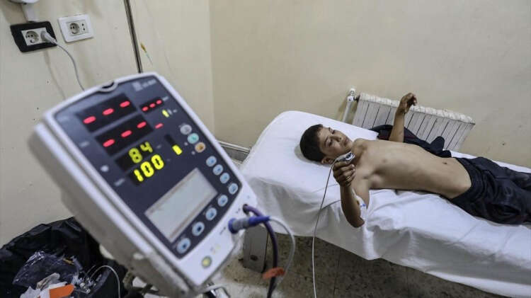 Yaralılar, tedavi için çevredeki hastanelere sevk edildi.