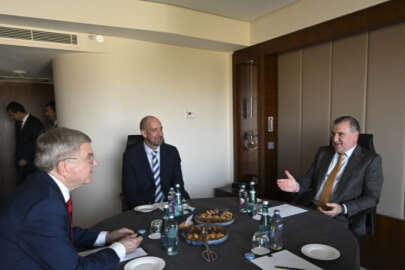 Bakan Bak, IOC Başkanı Bach ile görüştü