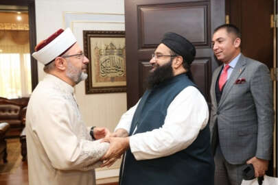 Ali Erbaş, Pakistan Ulema Meclisi Başkanı Eşrefi ile bir araya geldi