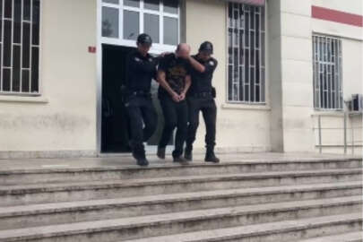 Annesini defalarca bıçaklayarak öldürdü! Tutuklandı