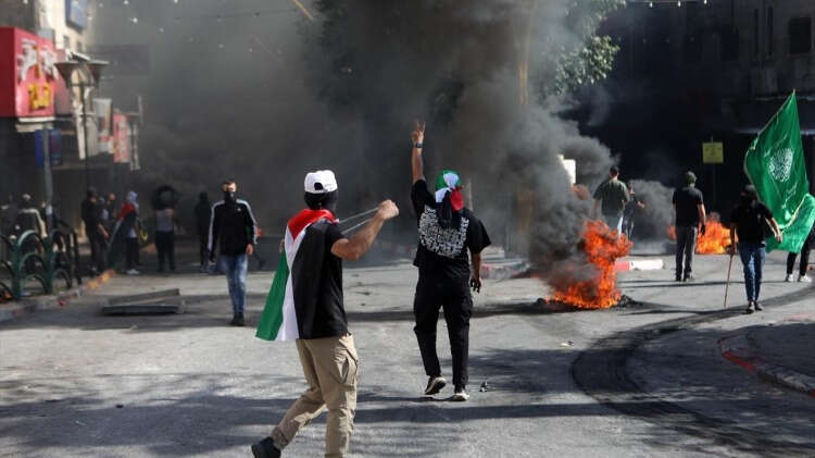 Protestolar sırasında bazı bölgelerde zaman zaman İsrail askerleri ile Filistinliler arasında arbede yaşandı.