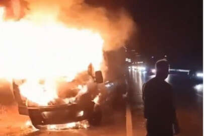 Bursa'da seyir halindeki kamyonet alev topuna döndü