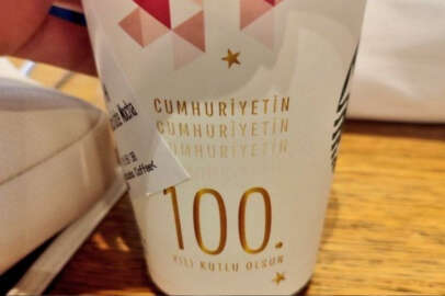 Starbucks'tan Cumhuriyetin 100. yılına özel bardak