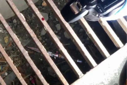 Boşandığı eşi ve ilişkisi olduğunu düşündüğü şahsı bıçakla yaraladı