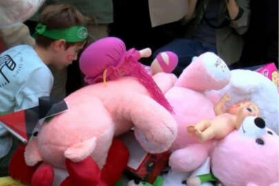 İsrail Başkonsolosluğu önünde oyuncaklı protesto