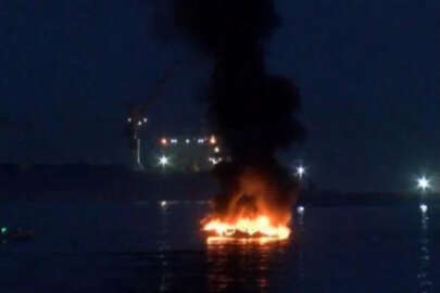 Bakırköy'de yat alevlere teslim oldu!Bakırköy'de yat alevlere teslim oldu!