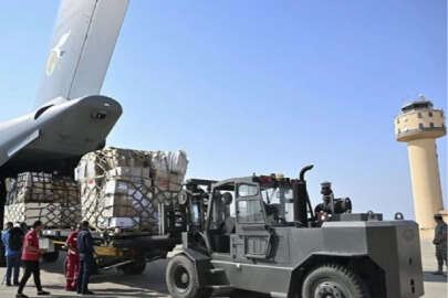Gazze'ye yardım taşıyan 2 uçak daha Mısır'a ulaştı