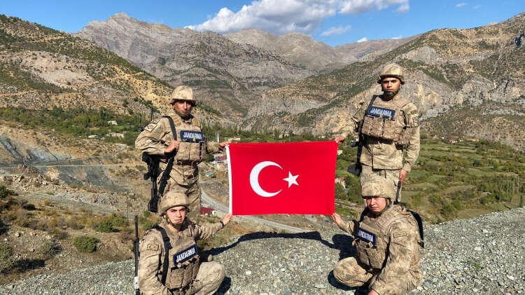 Mutki Kaymakamlığının sosyal medya hesabından yapılan bilgilendirmeye göre, ilçede Cumhuriyet`in 100. yıl dönümü etkinlikleri devam ediyor.