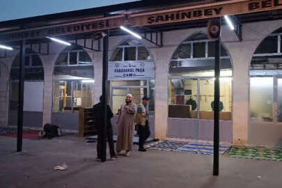 Dini değerlere hakaret eden şahıs, kendisini uyaran imamı bıçakladı