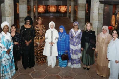 Emine Erdoğan, lider eşleriyle Topkapı Sarayı'nı gezdi