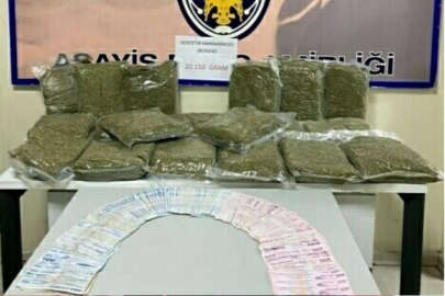 İzmir'de 20 kilogram bonzai ele geçirildi, 1 gözaltı