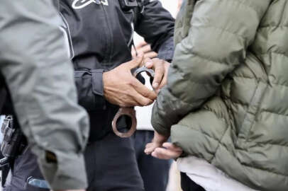 İsrail güçleri, işgal altındaki Batı Şeria'da 65 Filistinliyi gözaltına aldı