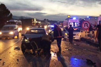 Bursa'da can pazarı! Otomobiller çarpıştı, ölü ve yaralılar var