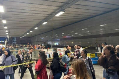 İstanbul'da metrobüs durağında şüpheli paket paniği!