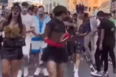 İstiklal Caddesi'nde sahte dolar saçmışlardı! Cezaları belli oldu