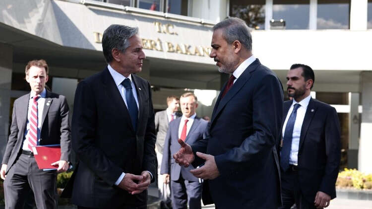 Dışişleri Bakanı Fidan, bugünkü görüşmede ABD’li mevkidaşı Blinken’a, İsrail’in Gazze’de sivilleri hedef almasının ve insanları yerlerinden etmesinin önlenmesi, acilen tam ateşkes ilan edilmesi gerektiğini vurguladı.